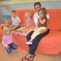Frau Armbruster im Schwaibacher Kindergarten